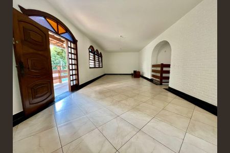 Casa à venda com 288m², 8 quartos e 4 vagasSala