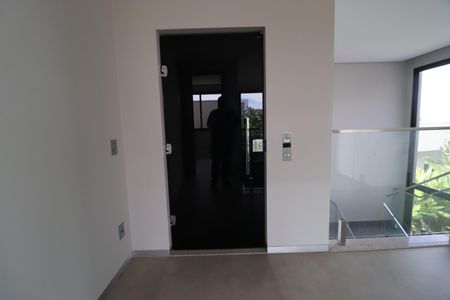 Casa de condomínio para alugar com 500m², 5 quartos e 3 vagasElevador