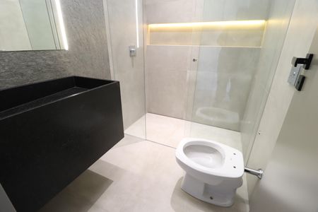 Casa de condomínio para alugar com 500m², 5 quartos e 3 vagasBanheiro Social