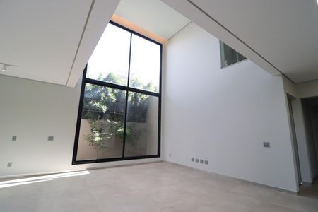 Casa de condomínio para alugar com 500m², 5 quartos e 3 vagasSala