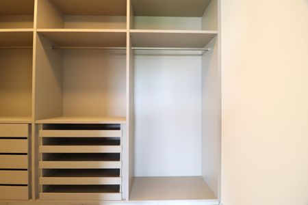 Casa de condomínio para alugar com 500m², 5 quartos e 3 vagasCloset da Suíte 1