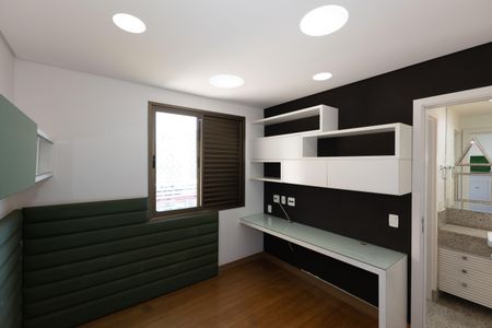 Apartamento à venda com 144m², 4 quartos e 3 vagasSemi Suíte 1