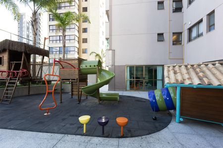 Apartamento à venda com 144m², 4 quartos e 3 vagasÁrea comum - Playground