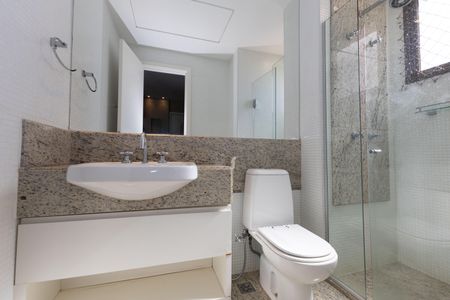 Apartamento à venda com 144m², 4 quartos e 3 vagasBanheiro da Suíte 2