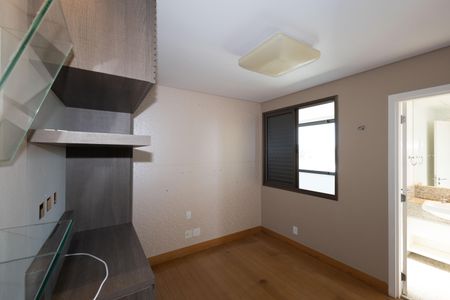 Apartamento à venda com 144m², 4 quartos e 3 vagasSuíte 2