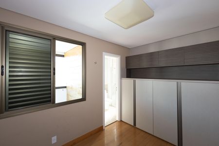 Apartamento à venda com 144m², 4 quartos e 3 vagasSuíte 2