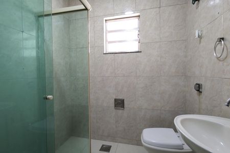 Casa de condomínio à venda com 180m², 3 quartos e 2 vagasBanheiro 1