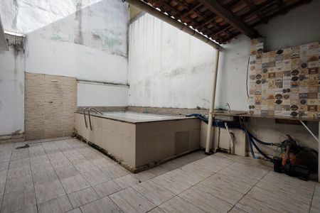 Casa de condomínio à venda com 180m², 3 quartos e 2 vagasPiscina