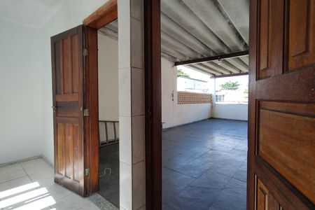 Casa de condomínio à venda com 180m², 3 quartos e 2 vagasSuíte