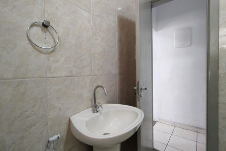 Casa de condomínio à venda com 180m², 3 quartos e 2 vagasBanheiro 1