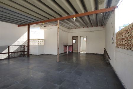 Casa de condomínio à venda com 180m², 3 quartos e 2 vagasTerraço