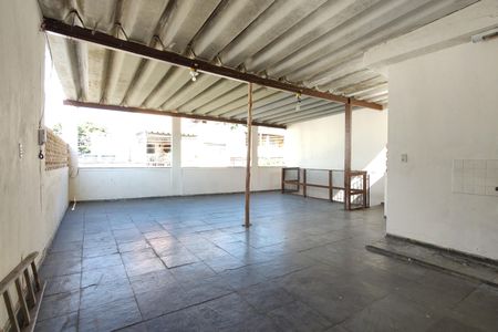 Casa de condomínio à venda com 180m², 3 quartos e 2 vagasTerraço