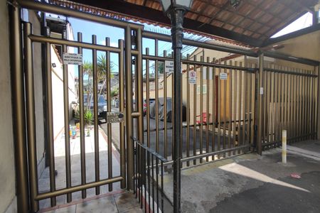 Casa de condomínio à venda com 180m², 3 quartos e 2 vagasFachada Condomínio