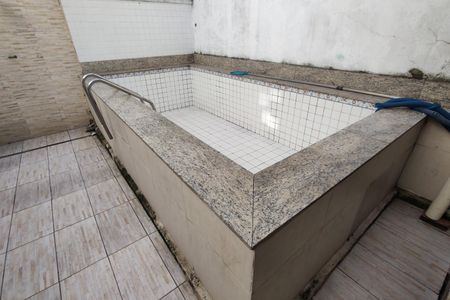 Casa de condomínio à venda com 180m², 3 quartos e 2 vagasPiscina