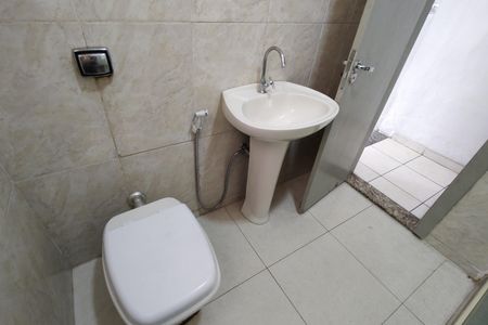 Casa de condomínio à venda com 180m², 3 quartos e 2 vagasBanheiro 1