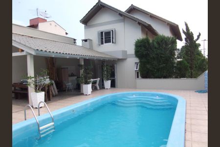 Casa à venda com 221m², 3 quartos e 4 vagasÁrea comum - Piscina