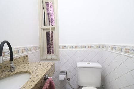 Casa à venda com 221m², 3 quartos e 4 vagasLavabo