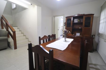 Casa à venda com 221m², 3 quartos e 4 vagasSala
