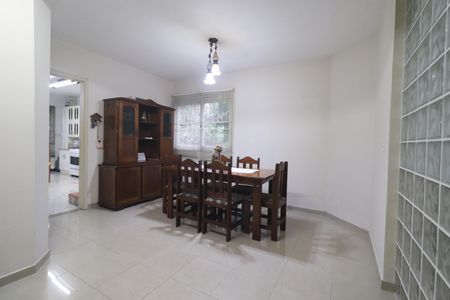 Casa à venda com 221m², 3 quartos e 4 vagasSala