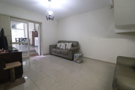 Casa à venda com 221m², 3 quartos e 4 vagasSala