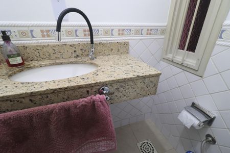 Casa à venda com 221m², 3 quartos e 4 vagasLavabo