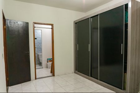 Casa de condomínio à venda com 180m², 3 quartos e 3 vagasSuíte 2