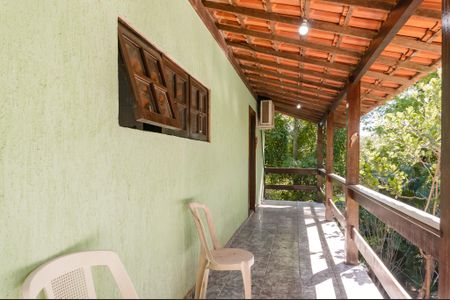 Casa de condomínio à venda com 180m², 3 quartos e 3 vagasVaranda