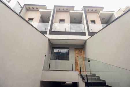 Casa à venda com 205m², 3 quartos e 4 vagas Casa à venda com 205m², 3 quartos e 4 vagasFachada