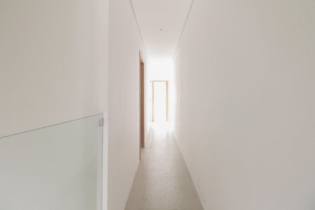 Casa à venda com 205m², 3 quartos e 4 vagas Casa à venda com 205m², 3 quartos e 4 vagasCorredor de Acesso