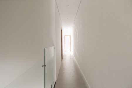 Casa à venda com 205m², 3 quartos e 4 vagas Casa à venda com 205m², 3 quartos e 4 vagasCorredor de Acesso