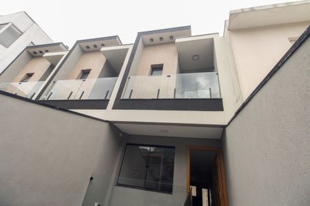Casa à venda com 205m², 3 quartos e 4 vagas Casa à venda com 205m², 3 quartos e 4 vagasFachada