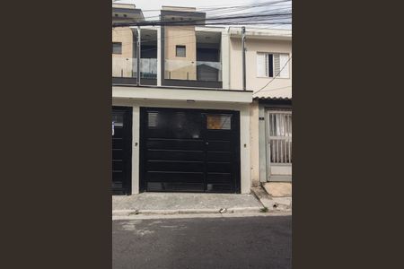 Casa à venda com 205m², 3 quartos e 4 vagas Casa à venda com 205m², 3 quartos e 4 vagasFachada