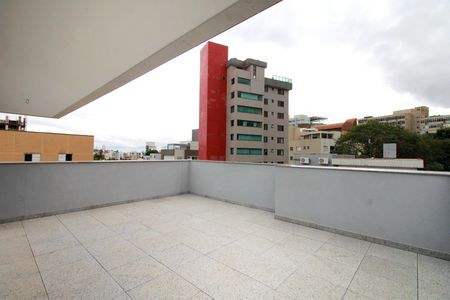 Apartamento à venda com 144m², 2 quartos e 2 vagasCobertura