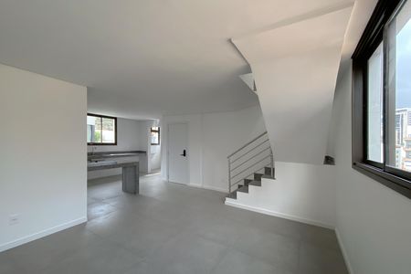 Apartamento à venda com 144m², 2 quartos e 2 vagasSala