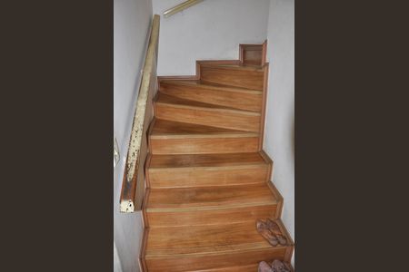 Casa à venda com 116m², 2 quartos e 1 vaga Casa à venda com 116m², 2 quartos e 1 vaga Escada Quarto