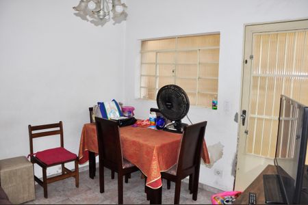 Casa à venda com 116m², 2 quartos e 1 vaga Casa à venda com 116m², 2 quartos e 1 vagaSala