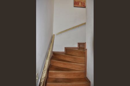 Casa à venda com 116m², 2 quartos e 1 vaga Casa à venda com 116m², 2 quartos e 1 vaga Escada Quarto