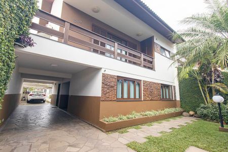 Casa para alugar com 308m², 3 quartos e 3 vagasFachada