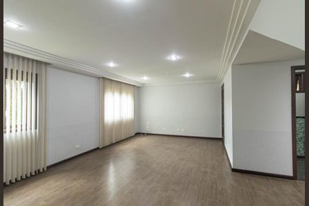 Casa para alugar com 308m², 3 quartos e 3 vagasSala