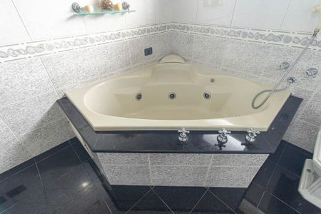 Casa para alugar com 308m², 3 quartos e 3 vagasBanheira