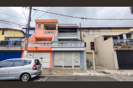 Casa à venda com 200m², 3 quartos e 1 vaga Casa à venda com 200m², 3 quartos e 1 vagaFachada
