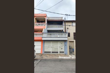 Casa à venda com 200m², 3 quartos e 1 vaga Casa à venda com 200m², 3 quartos e 1 vagaFachada