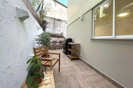 Apartamento à venda com 103m², 2 quartos e 1 vaga