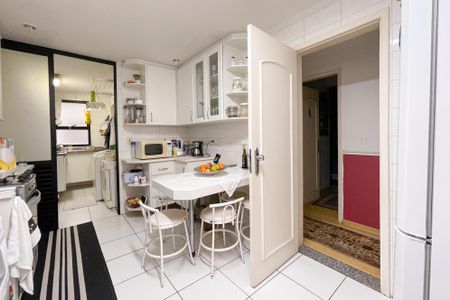 Apartamento à venda com 124m², 4 quartos e 2 vagasCozinha