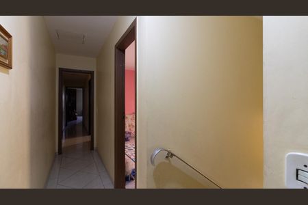 Casa à venda com 280m², 4 quartos e 2 vagasCorredor