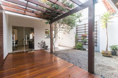 Casa para alugar com 180m², 3 quartos e 2 vagas Casa para alugar com 180m², 3 quartos e 2 vagasQuintal dos Fundos
