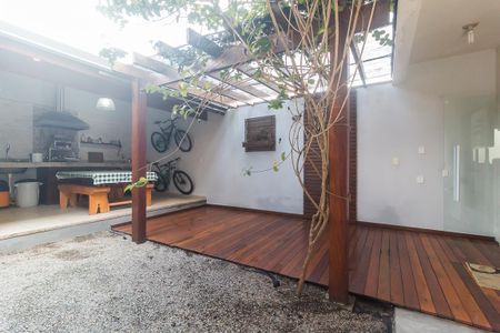 Casa para alugar com 180m², 3 quartos e 2 vagas Casa para alugar com 180m², 3 quartos e 2 vagasQuintal dos Fundos