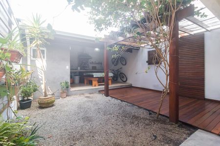 Casa para alugar com 180m², 3 quartos e 2 vagas Casa para alugar com 180m², 3 quartos e 2 vagasQuintal dos Fundos