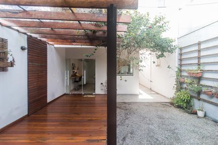 Casa para alugar com 180m², 3 quartos e 2 vagas Casa para alugar com 180m², 3 quartos e 2 vagasQuintal dos Fundos
