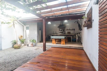 Casa para alugar com 180m², 3 quartos e 2 vagas Casa para alugar com 180m², 3 quartos e 2 vagasQuintal dos Fundos